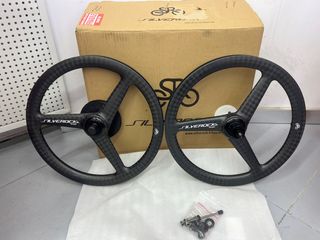 （分類：）位於 。 由 trendybike 提交（商品編號 1317440850，圖片 1）。簡介： 。