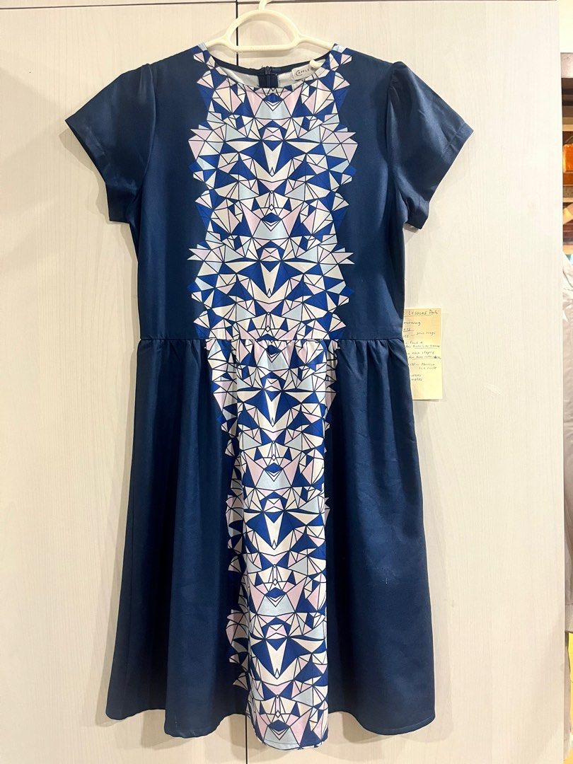 Apple & Eve A-line dress Small (Category: Dresses) located in Marikina City. Submitted by marz.25 (Listing ID 1317459234, Image 1). Description: Original Apple & Eve priced at Php1999 Size: Small on tag Fits Small to Medium With Lining Bust: 16.5 in Waist: 14.5 in Length: 36 in Below the knee if you’re 5 ft .