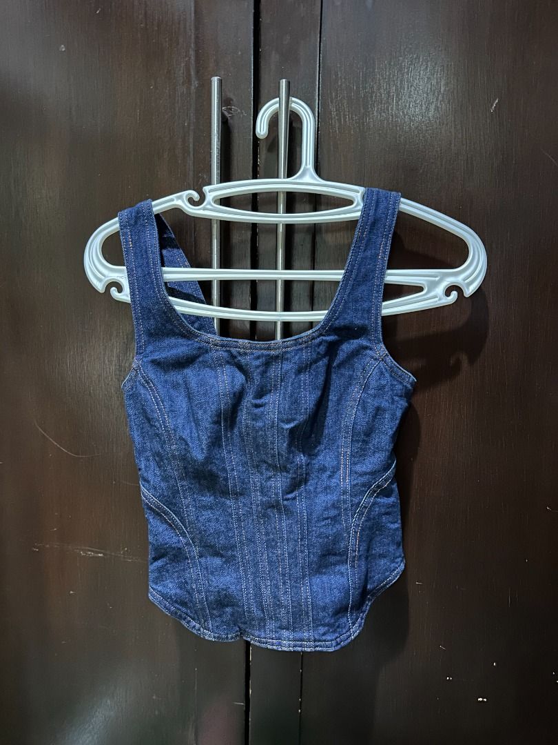Aritzia Nikki Denim Bustier (Category: Sleeveless) located in Cebu City. Submitted by dumpnsell (Listing ID 1317507912, Image 2). Description: .