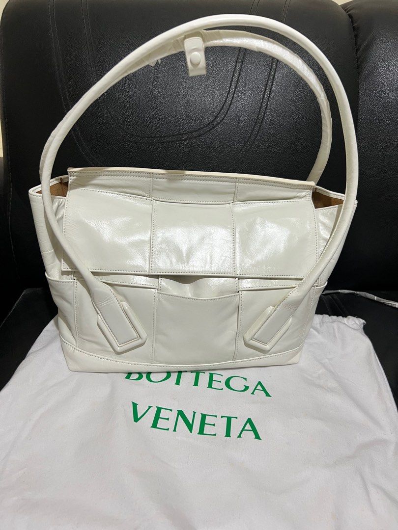 BV Arco Maxi (Category: Luxury Bags & Wallets) located in Makati City. Submitted by bloomerscloset88 (Listing ID 1317454853, Image 1). Description: In Prestine Condition Suede inside with Orig. Cert. No..
