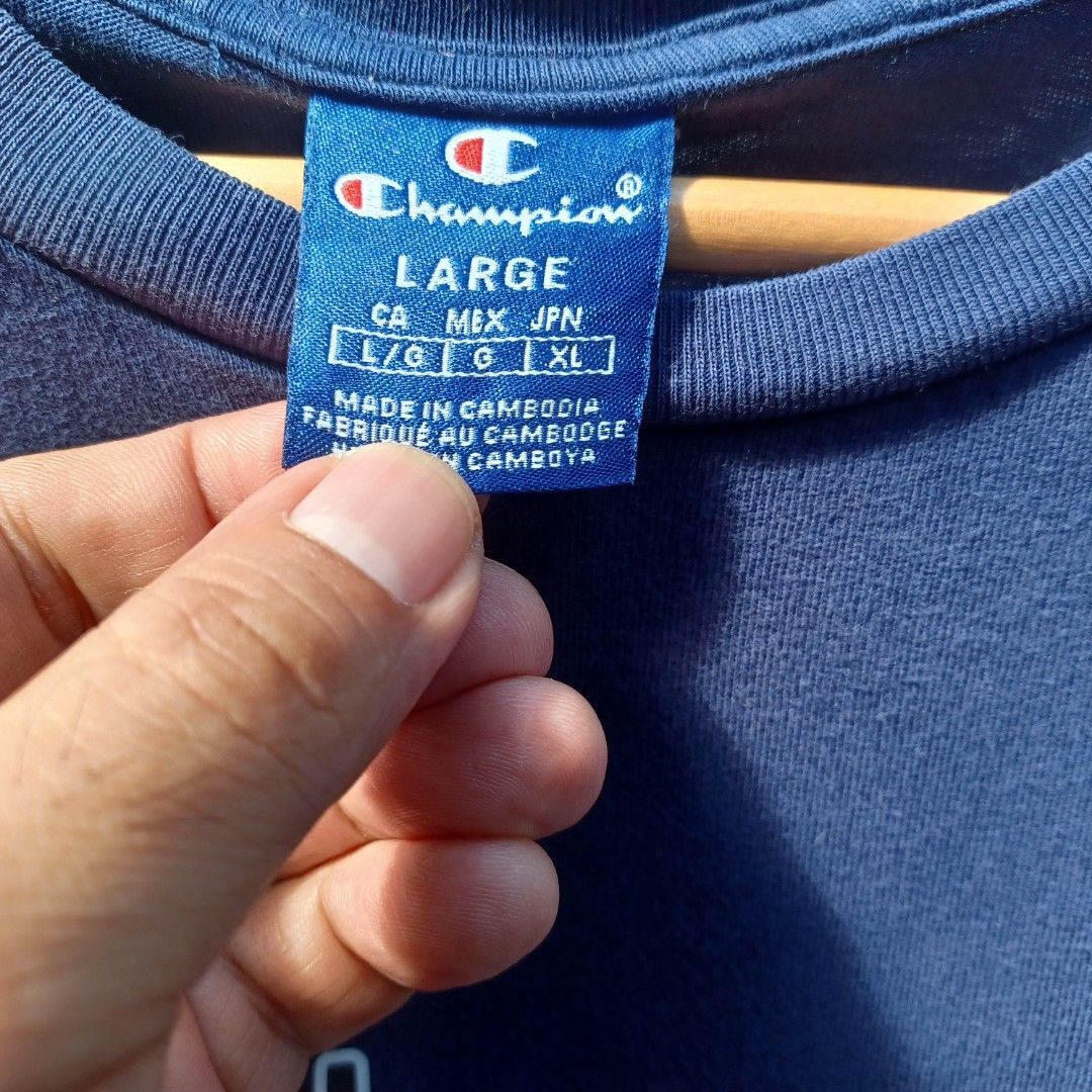 CHAMPION T SHIRT (Category: Tshirts & Polo Shirts ) located in Makati City. Submitted by niko_berto (Listing ID 1317368447, Image 2). Description: Champion t shirt size xl good condition washed and sanitized.