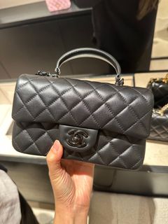【未使用品】CHANEL ロゴプレート付きローファー ブラック×ホワイト 最強開運日に開封したずっと欲しかったCHANEL | 骨格タイプ