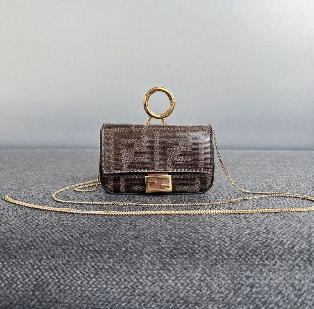 Fendi card holder with chain shop