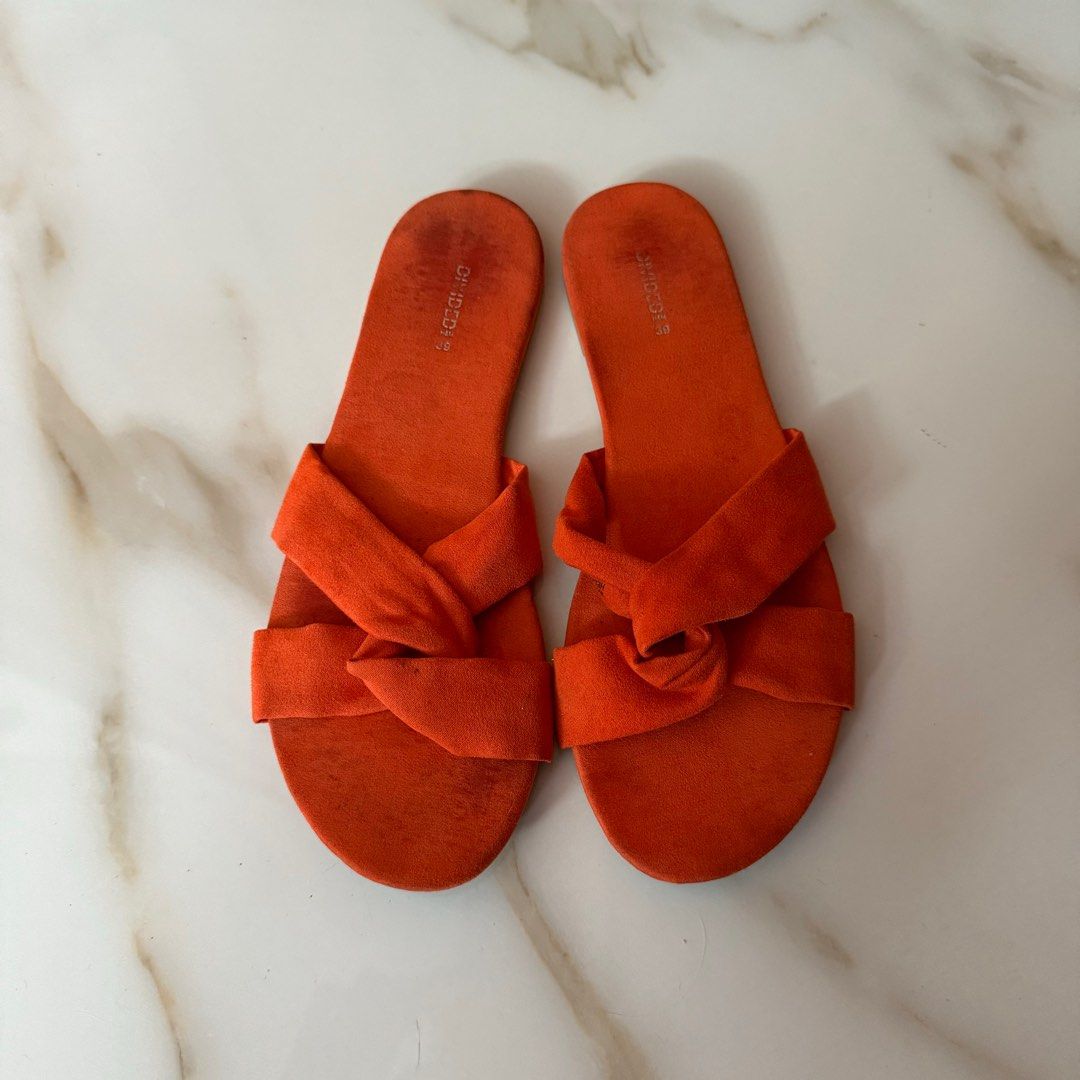 Flat Sandals (Category: Sandals) located in Manila. Submitted by declutterzoneee (Listing ID 1317394666, Image 1). Description: Just needs some cleaning.