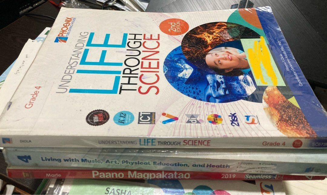 Grade 4 Books 200only (Category: Textbooks) located in Quezon City. Submitted by tipidtipid (Listing ID 1317405164, Image 1). Description: Used Grade 4 Books. With ballpen writing & check marks. Price per book. Payment first before shipping or pickup. Life through Science SOLD Living with MAPEH Paano Magpakatao.
