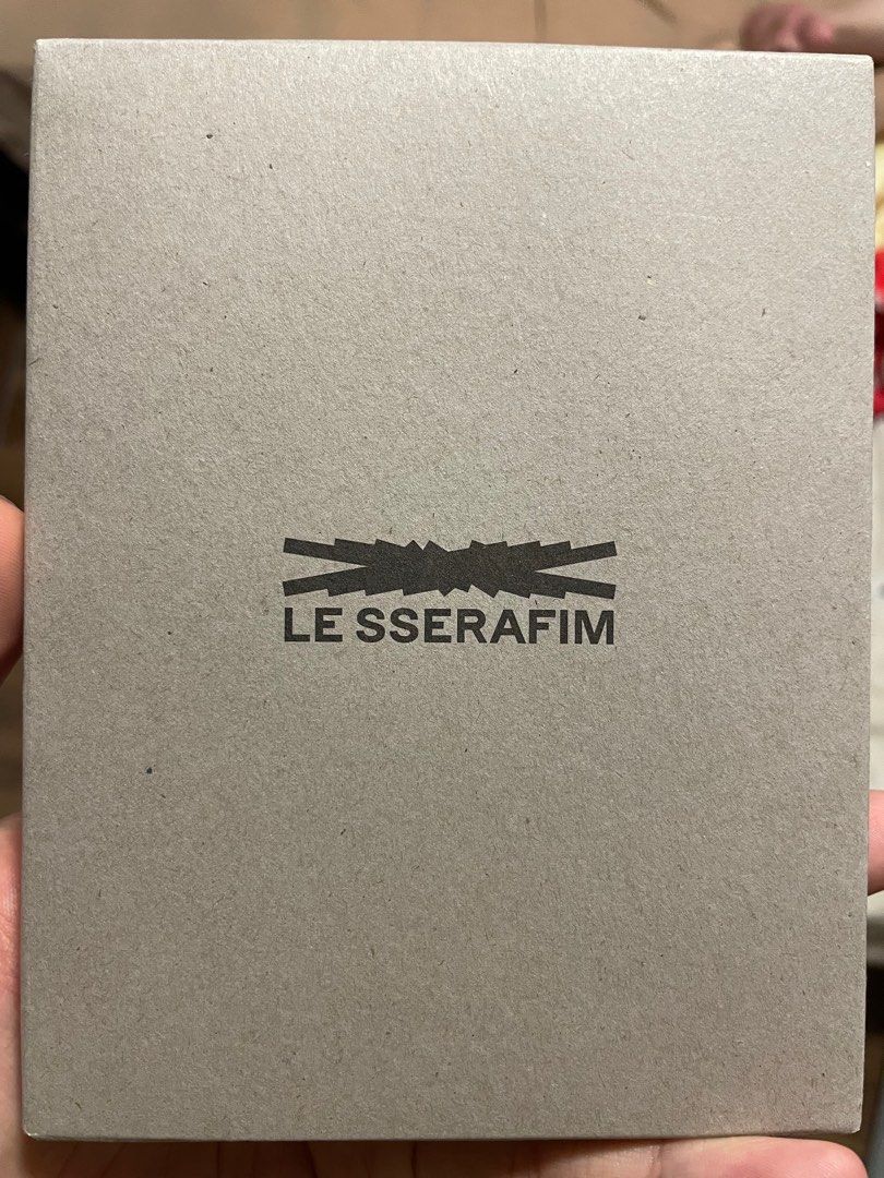 LE SSERAFIM Passport Cover, 興趣及遊戲, 收藏品及紀念品, 韓流