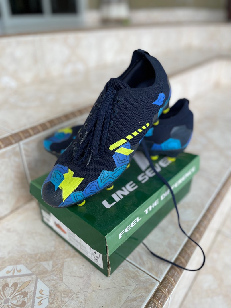 Line seven football shoes