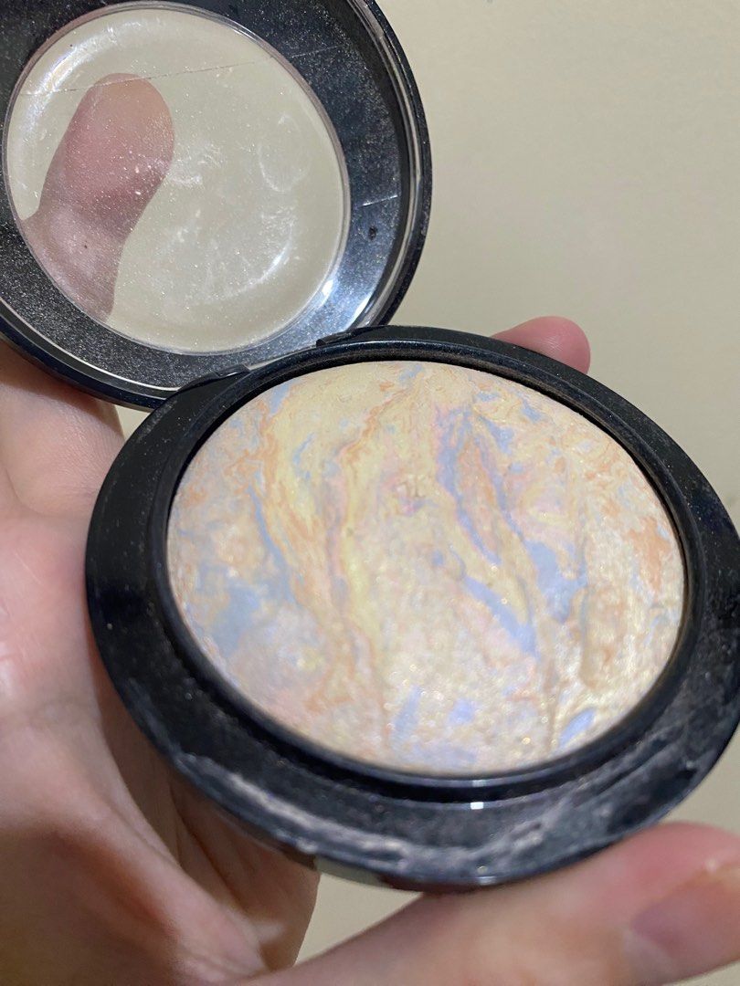 MAC Mineralize Skinfinish in Lightscapade (Category: Makeup) located in Manila. Submitted by lachicahermosa (Listing ID 1317537671, Image 3). Description: Authentic Great for highlighter.
