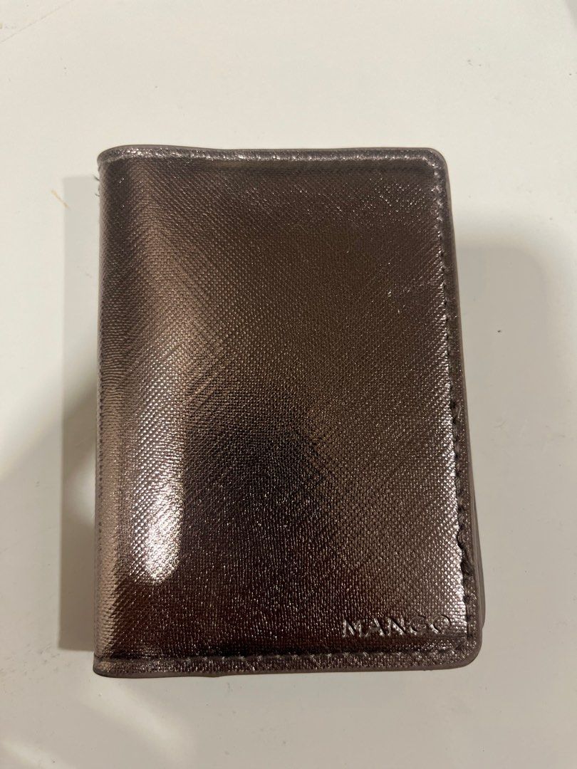 Mango Card Holder Platinum color Saffiano effect leather (Category: Wallets & Card Holders) located in Marikina City. Submitted by marz.25 (Listing ID 1317468274, Image 1). Description: 3 inches width by 4 inches height Actual Cardholder inside looks new Shiny looking manageable tastas na tahi.