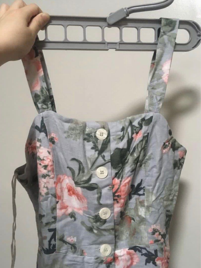 Mango dress floral linen (Category: Dresses) located in Makati City. Submitted by stufflookup (Listing ID 1317514388, Image 3). Description: LAST PRICE!!! SUPER DUPER GANDA NITO! The best yung pagka-linen nya, very soft. Ayoko ito ibenta pero sumikip na sya sakin without even getting the chance to wear it 😭 Tags zara love bonito zoo label editor's market.