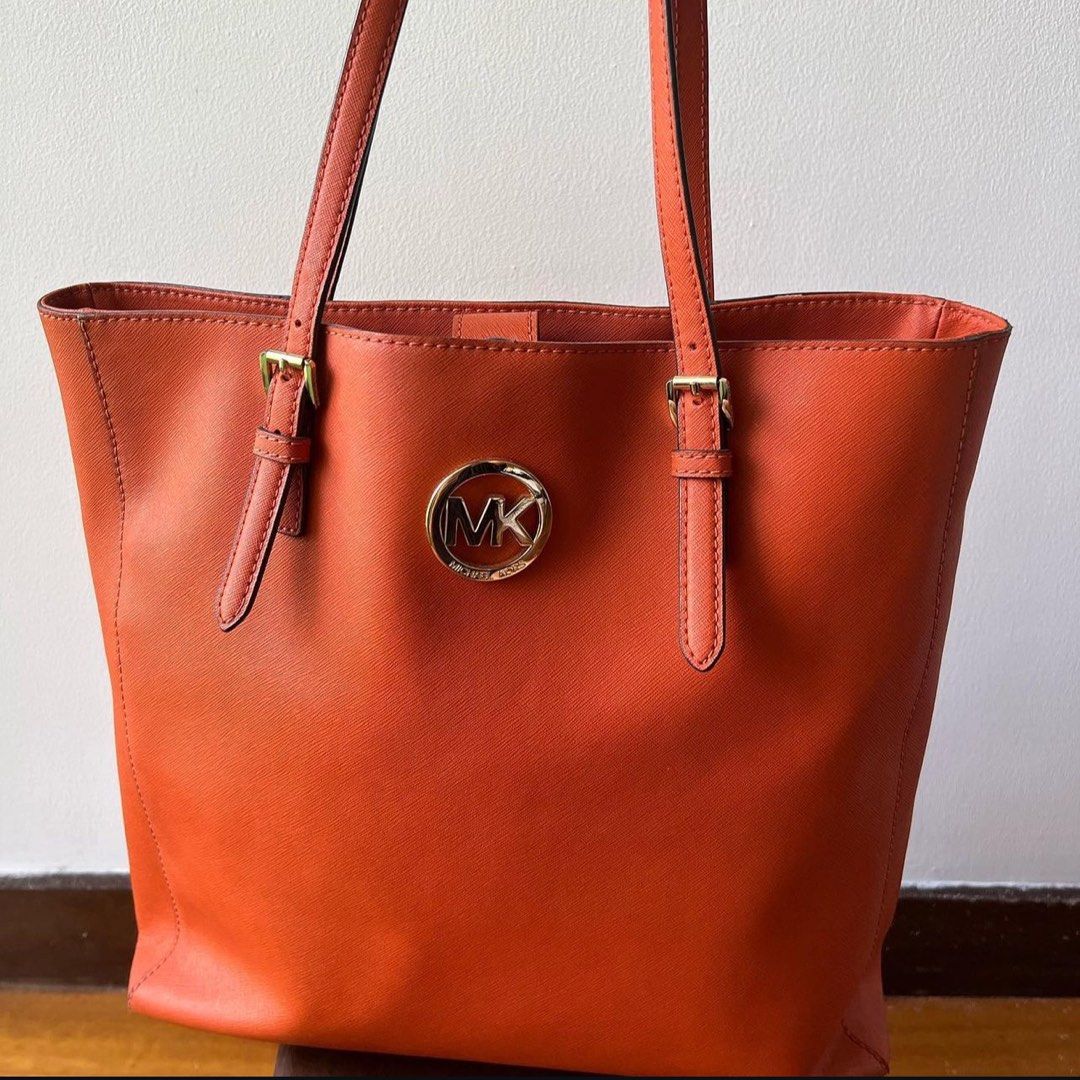 Michael Kors Jet Set Tote (Orange) (Category: Luxury Bags & Wallets) located in Muntinlupa City. Submitted by bff_findsph (Listing ID 1317382499, Image 3). Description: Michael Kors Shoulder Bag Color: Orange Can Fit Laptop No major flaws No rubs Clean interior Clean exterior Prefect for traveling • Our items are not “ukay” unless stated otherwise. • All our items are personal use items. • All our items are authentic unless indicated otherwise. .