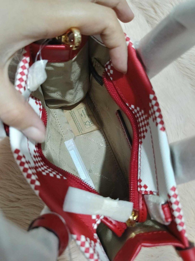 Mirella XS Shopper (Category: Luxury Bags & Wallets) located in Manila. Submitted by lovieauthenticmerchandise (Listing ID 1317473871, Image 2). Description: .