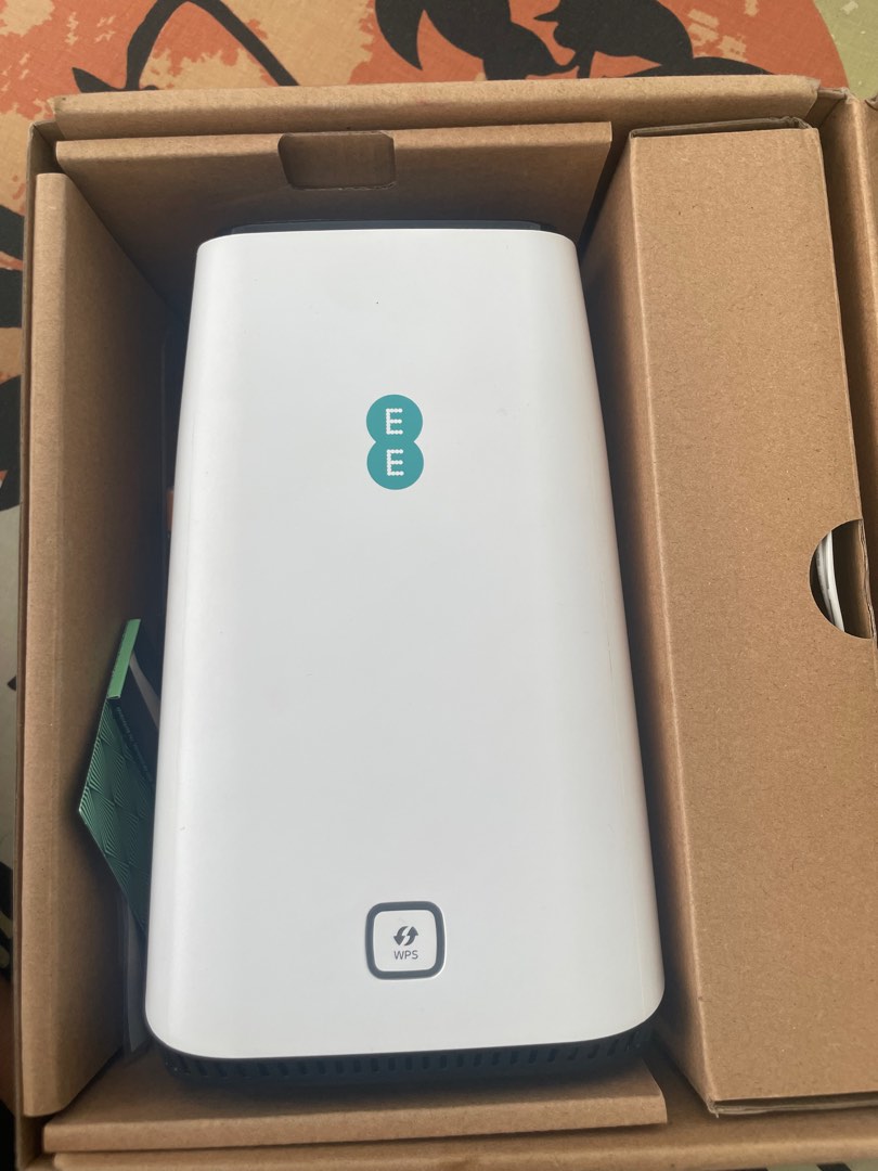 Modem 5G EE, Mobile Phones & Gadgets, Other Gadgets on Carousell