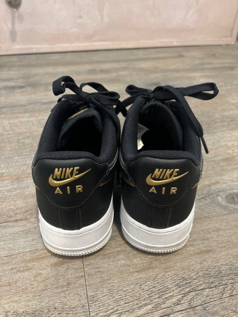 Nike shoes with metallic swoosh hot sale