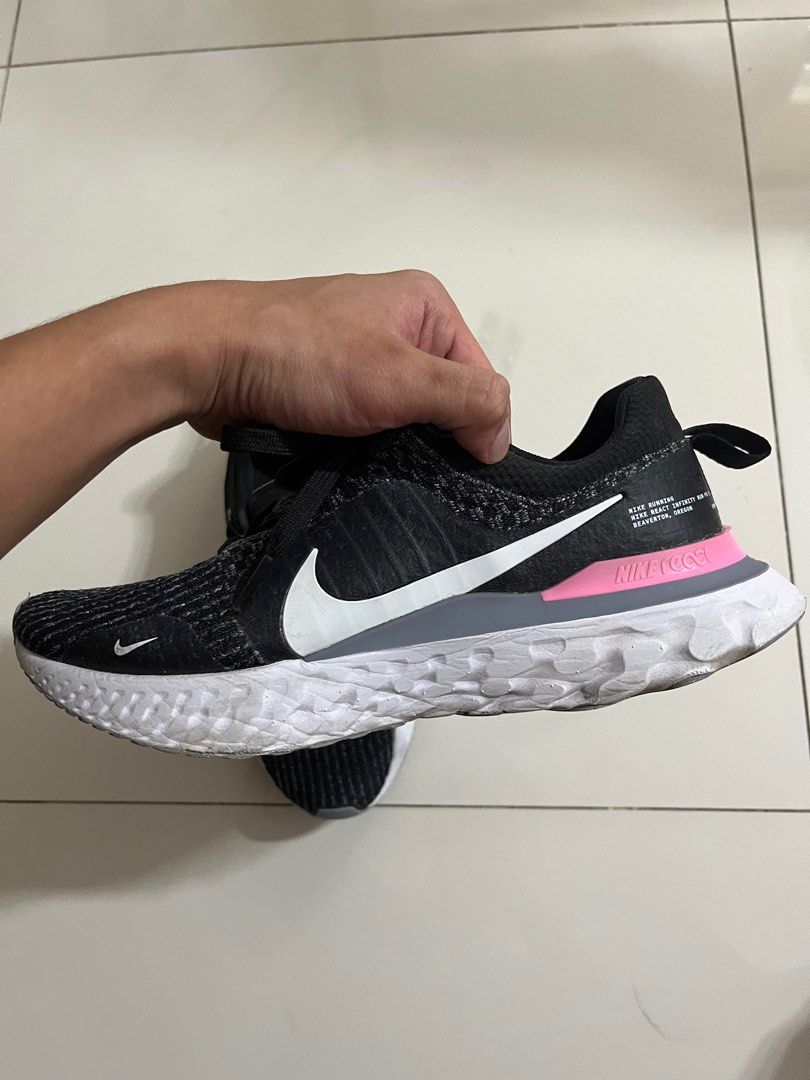 Nike React Infinity Flyknit 3 used (Category: Sneakers) located in Marikina City. Submitted by cheese85 (Listing ID 1317434793, Image 3). Description: Size 9 Used only a few times to workout still in great condition No box.