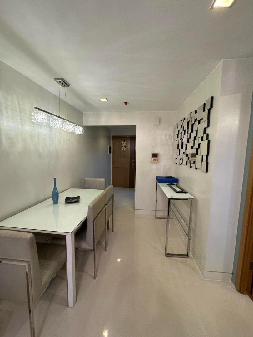 One Central Condominium Fully Furnished (Category: Apartments & Condos) located in Mandaluyong City. Submitted by l2ayne (Listing ID 1317410374, Image 2). Description: One Central Condominium Fully Furnished HV dela Costa corner Geronimo Makati 39th Floor P45k per month (including Assoc dues of 5,347.50) Floor Area: 46.50 sqm Additonal 5k for parking (including parking dues of P525) Basement 2 near Elevator Long term minimum 1 year 1 month advanc
