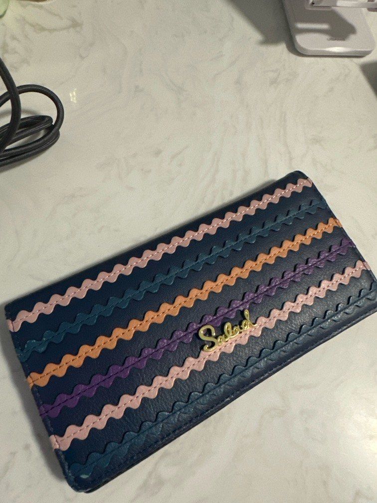 Salad wallet （分類：銀包、卡片套）位於 Hong Kong。 由 be_a_minimalist 提交（商品編號 1317461012，圖片 1）。簡介： Nearly 100% new。