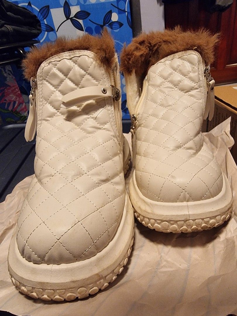 Off white winter shoes top
