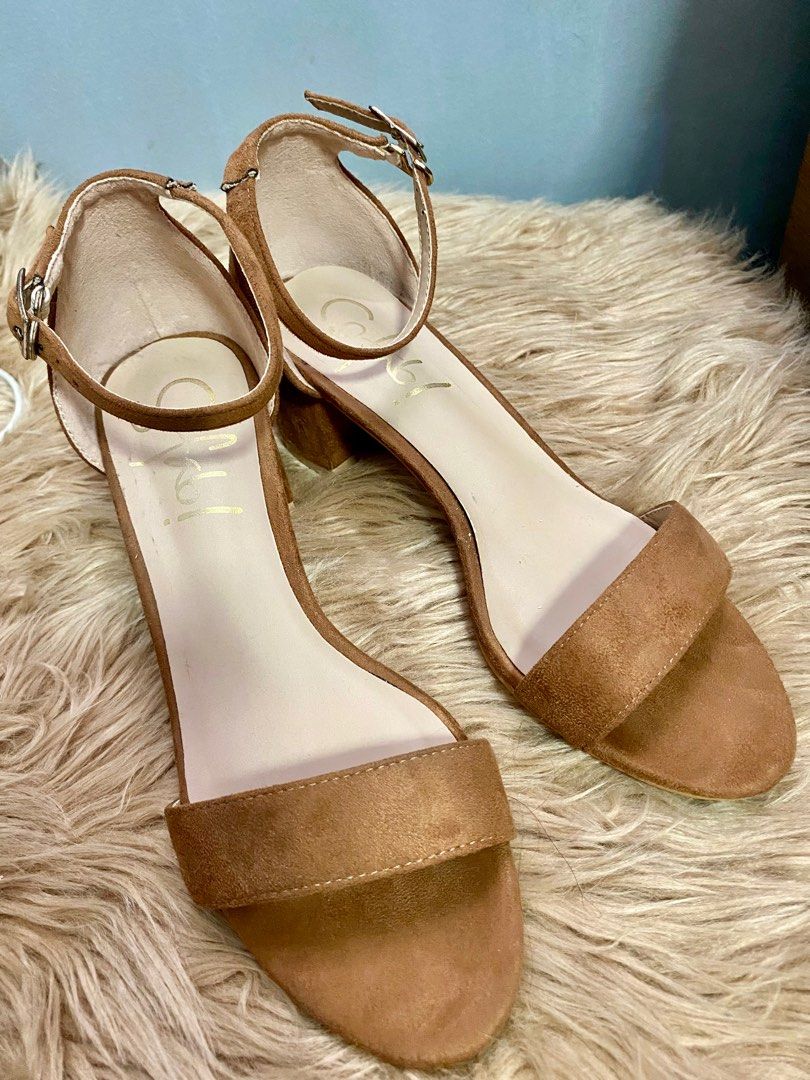 So Fab! Size 7 (Jonas) (Category: Heels) located in Quezon City. Submitted by secondglanceph (Listing ID 1317422730, Image 2). Description: I used it twice, flaw was due to storage (see last 2 slide) needs to be glued, still intact and useable..