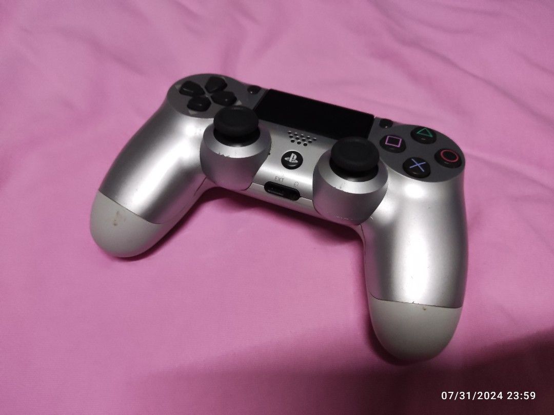 Sony PS4 Controller V2 Silver (Category: Controllers) located in Manila. Submitted by zerooneonlineshop (Listing ID 1317534530, Image 1). Description: Sony PSP Controller version 2 Silver working.