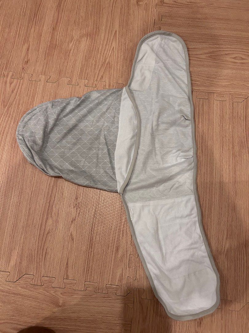 Swaddle Me Baby Swaddle (Category: Kids Wardrobes & Storage) located in Quezon City. Submitted by j_vent (Listing ID 1317481364, Image 1). Description: .