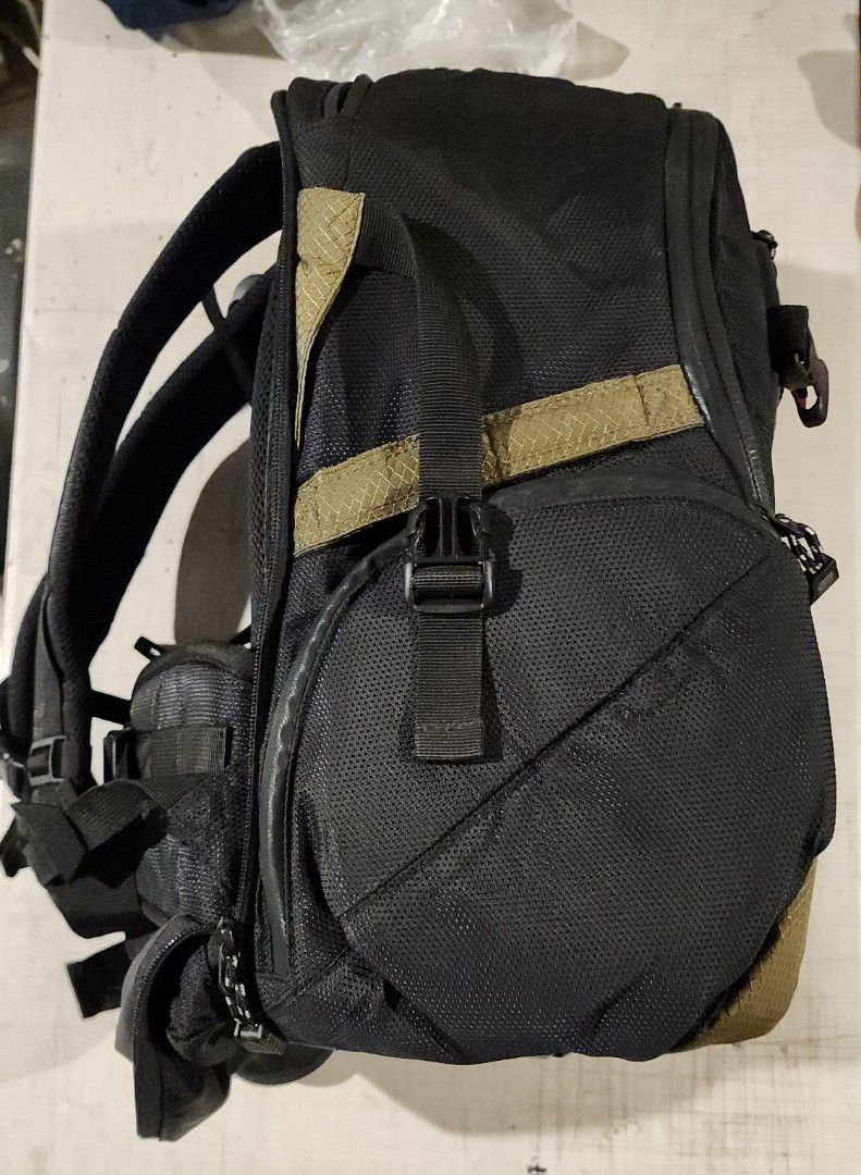 Tenba Camera Backpack (Category: Camera Bags & Carriers) located in Pasig City. Submitted by reecco (Listing ID 1317399171, Image 2). Description: Tenba Camera Backpack Waterproof Material Water sealed zippers Fully padded for camera protection Never been used.