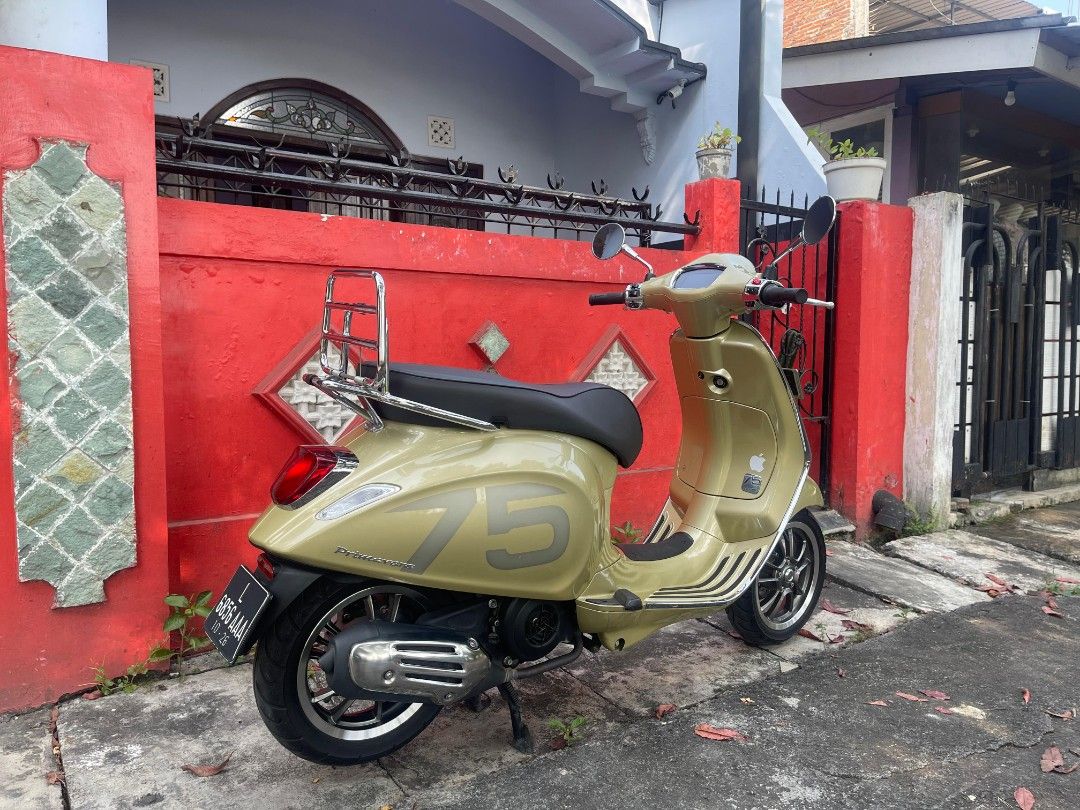 Vespa Primavera 150 75th Anniversary Vespa Primavera 75th Vespa 75