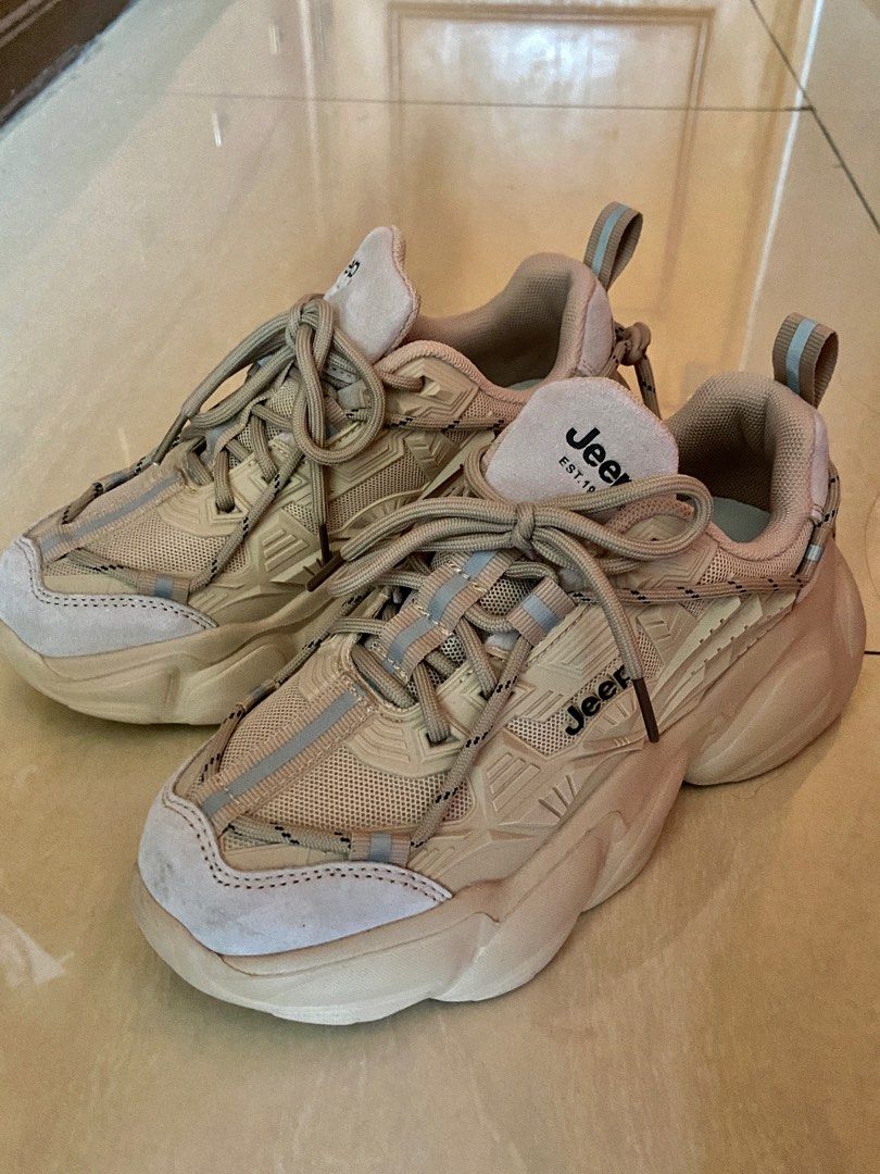 Women jeep sneakers Women s Fashion Footwear Sneakers on Carousell