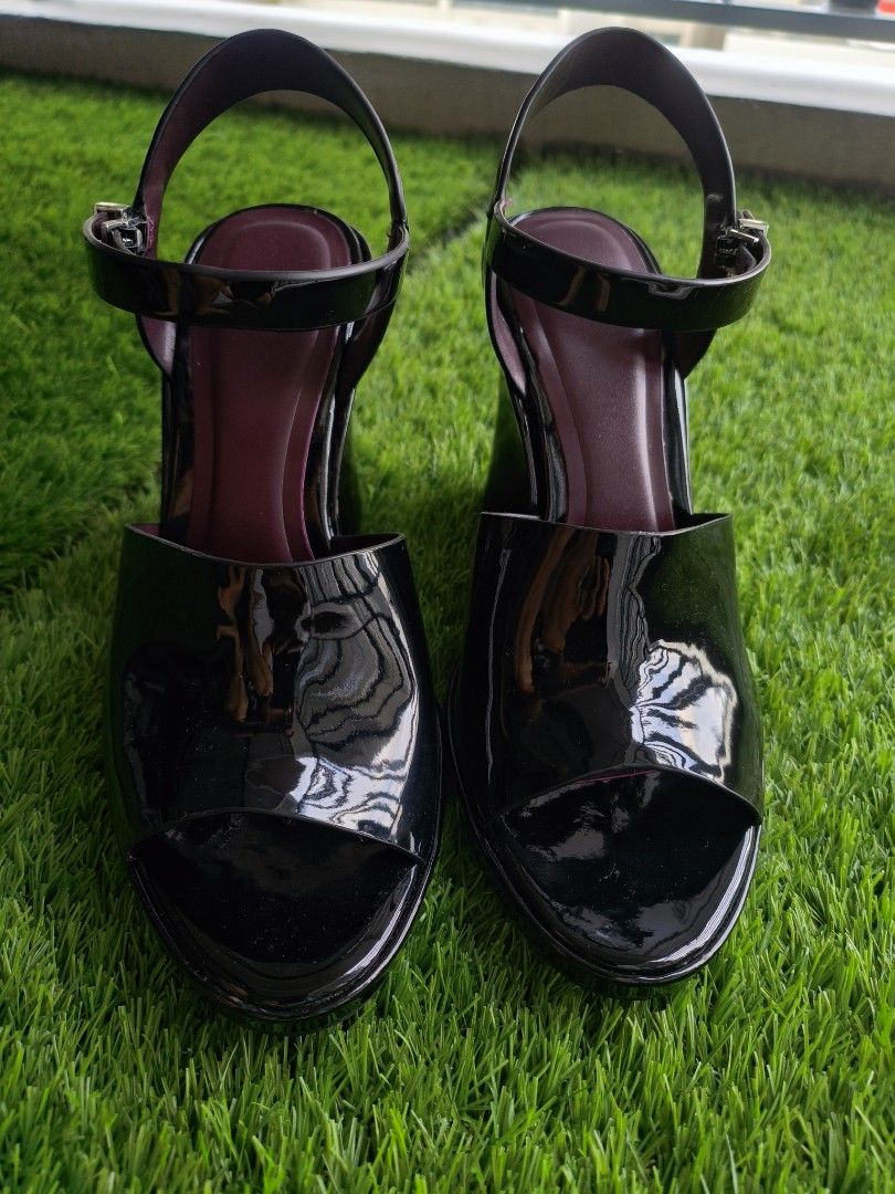 Zara black wedges 4 1 2