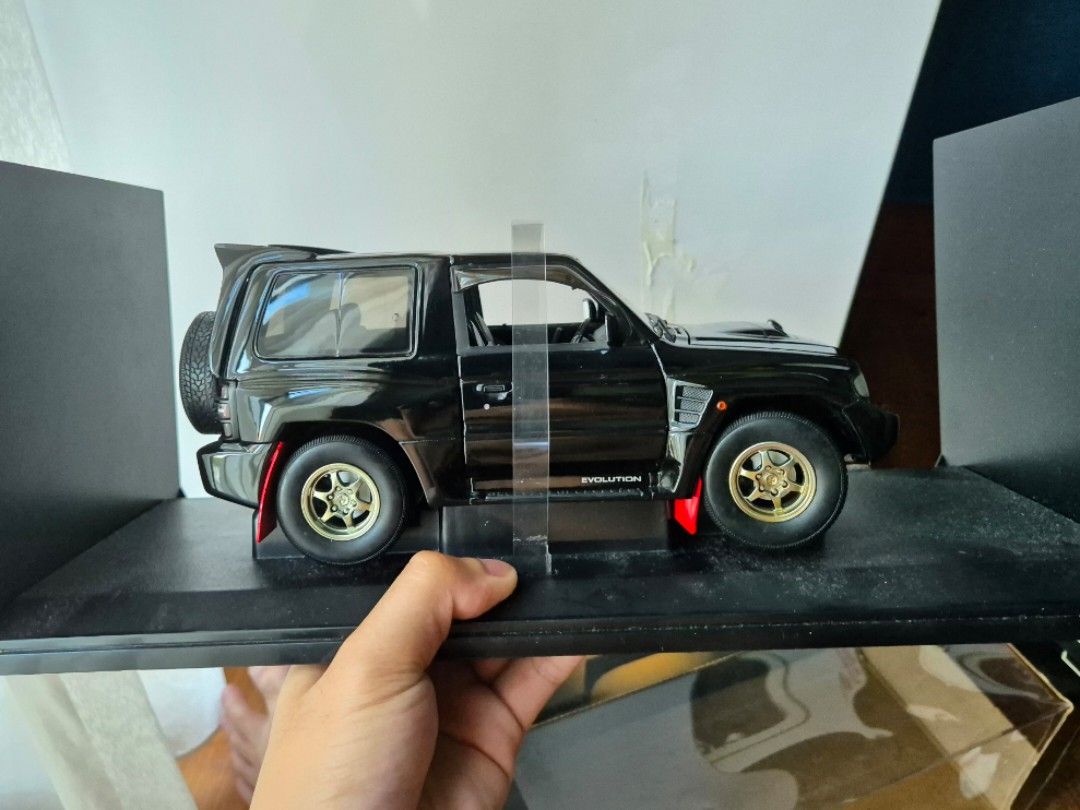 1/18 Autoart Mitsubishi Pajero EVO in black, Hobbies & Toys, Toys