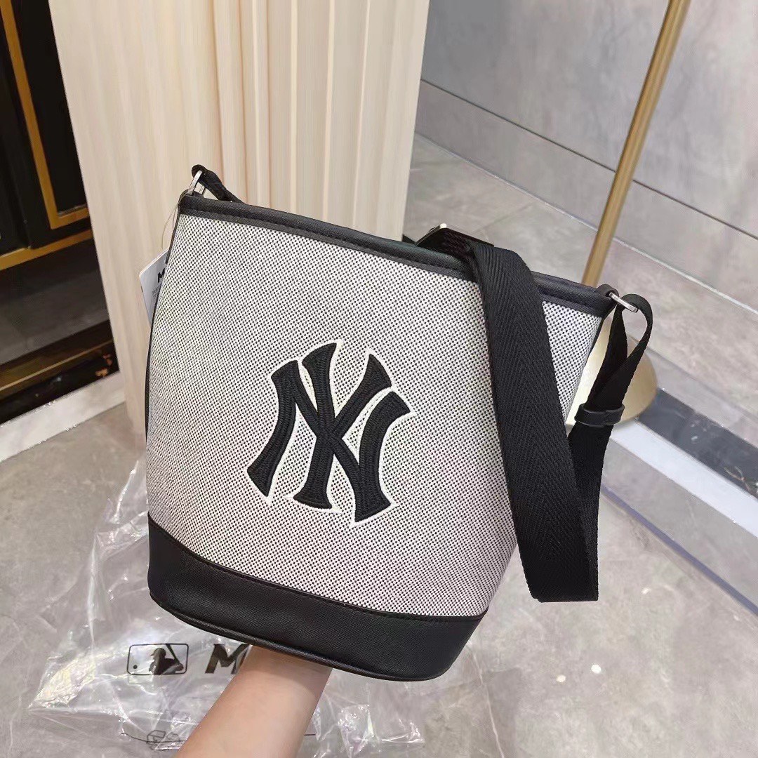 全新 韓國 MLB 水桶包 有吊牌, 女裝, 手袋及銀包, 多用途袋 - Carousell