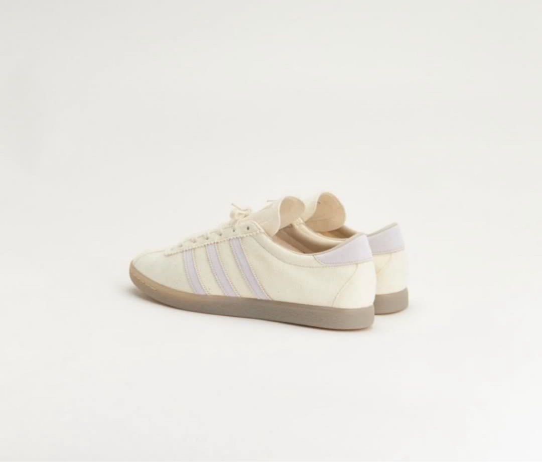 adidas tobacco gruen (Category: Sneakers) located in Pasig City. Submitted by ilovesabrina (Listing ID 1312436855, Image 2). Description: bought in japan no box cos it didnt fit the luggage alr this color is a bit rare (asfaik) needs deep cleaning !!!!! .