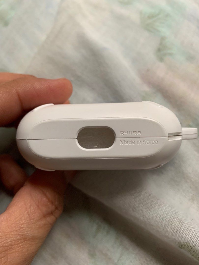 Authentic RINGKE apple airpods pro gen 1 case (Category: Headphones & Headsets) located in Batangas. Submitted by ishield21 (Listing ID 1312313987, Image 2). Description: Bought for 950 pesos No longer needed since im using airpods pro 2nd generation now.