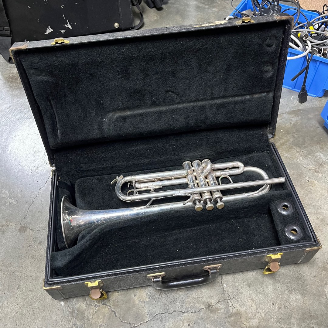 Bach Stradivarius Trumpet TR200 Silver Finish, Hobbies & Toys, Music