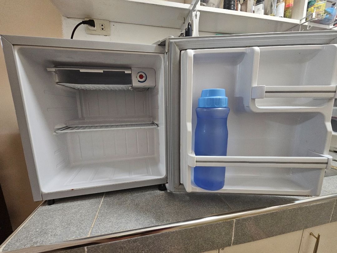 Bar Refrigerator / Mini Fridge, TV & Home Appliances, Kitchen ...