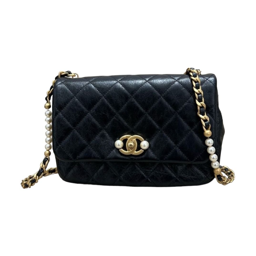 Chanel 22c Pearl Chain Boxy Bag Single Shoulder/Crossbody Bag (Category: Bags & Wallets) located in Singapore. Submitted by projectlfg (Listing ID 1312380730, Image 1). Description: 23x16 / 5088 SGD / 13522000 Can’t find your size/Model ? Looking for something within your budget? Need a quick response? Click the link and contact us: https://linktr.ee/project.lfg We are a Registered company in Singapore, We also possess an in-house team to verify 