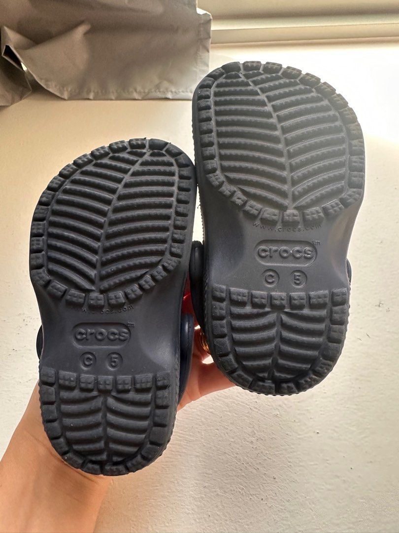 Kids size 5 crocs clearance