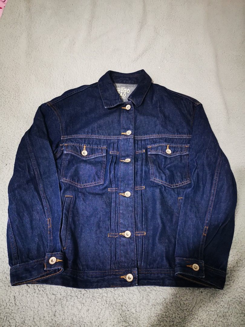 Denim trucker jacket (Category: Coats, Jackets and Outerwear) located in Makati City. Submitted by bimmeup (Listing ID 1312306283, Image 1). Description: 22 inc width armpit to armpit No issue 899 pesos.