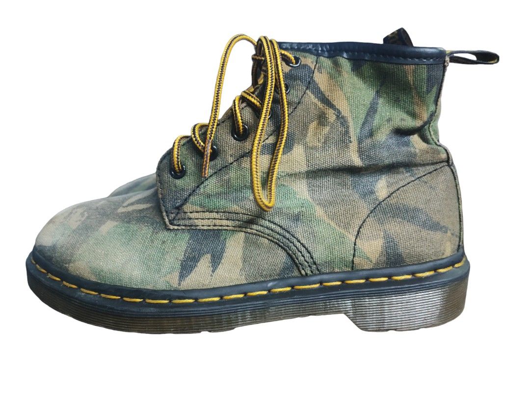 Dr martens cerren camo Men s Fashion Footwear Boots on Carousell