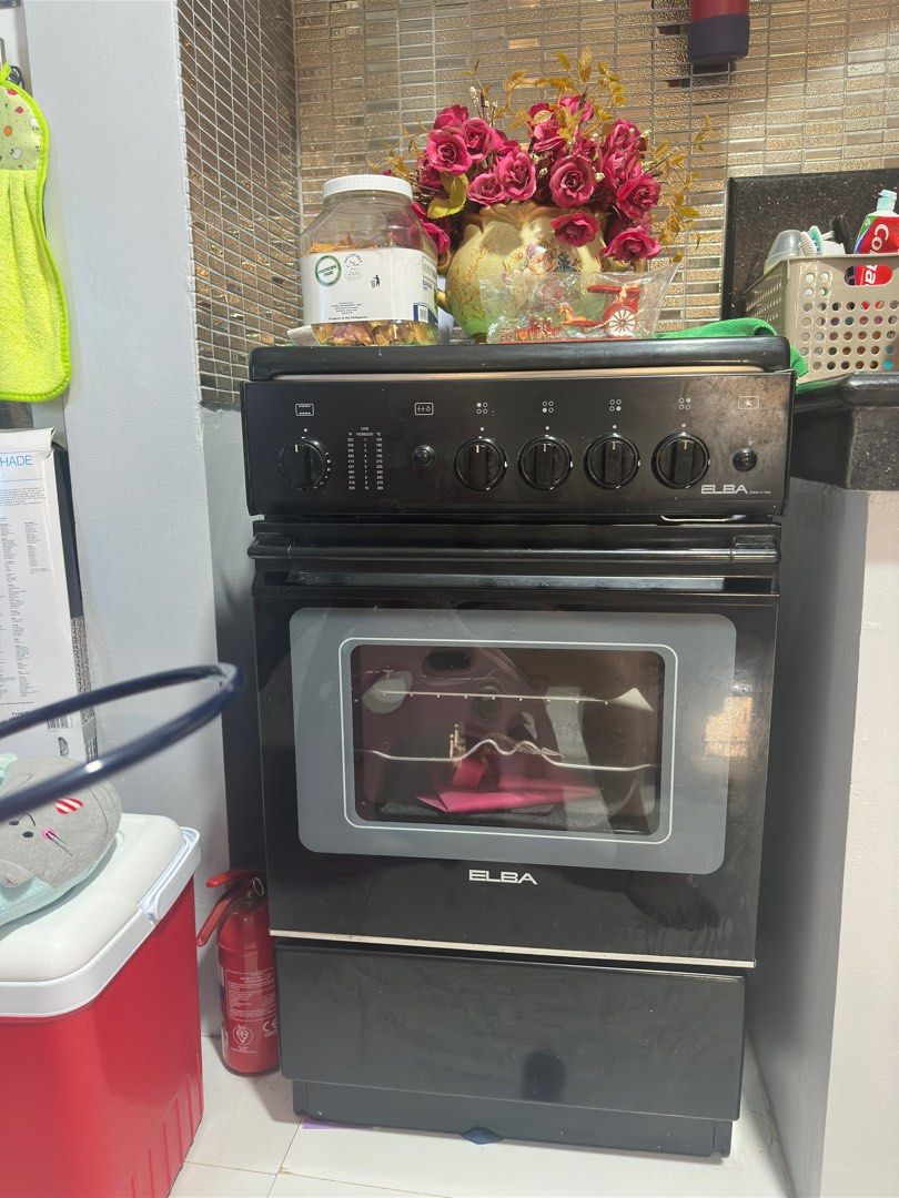 Elba gas range with range hood (Category: Cookware & Accessories) located in Caloocan City. Submitted by reeenxx (Listing ID 1312307492, Image 2). Description: 4 burner Elba gas range for sale - Never been used - All burners are working - Small and compact - with range hood nakabox pa Rfs. Hindi kasya sa bahay .