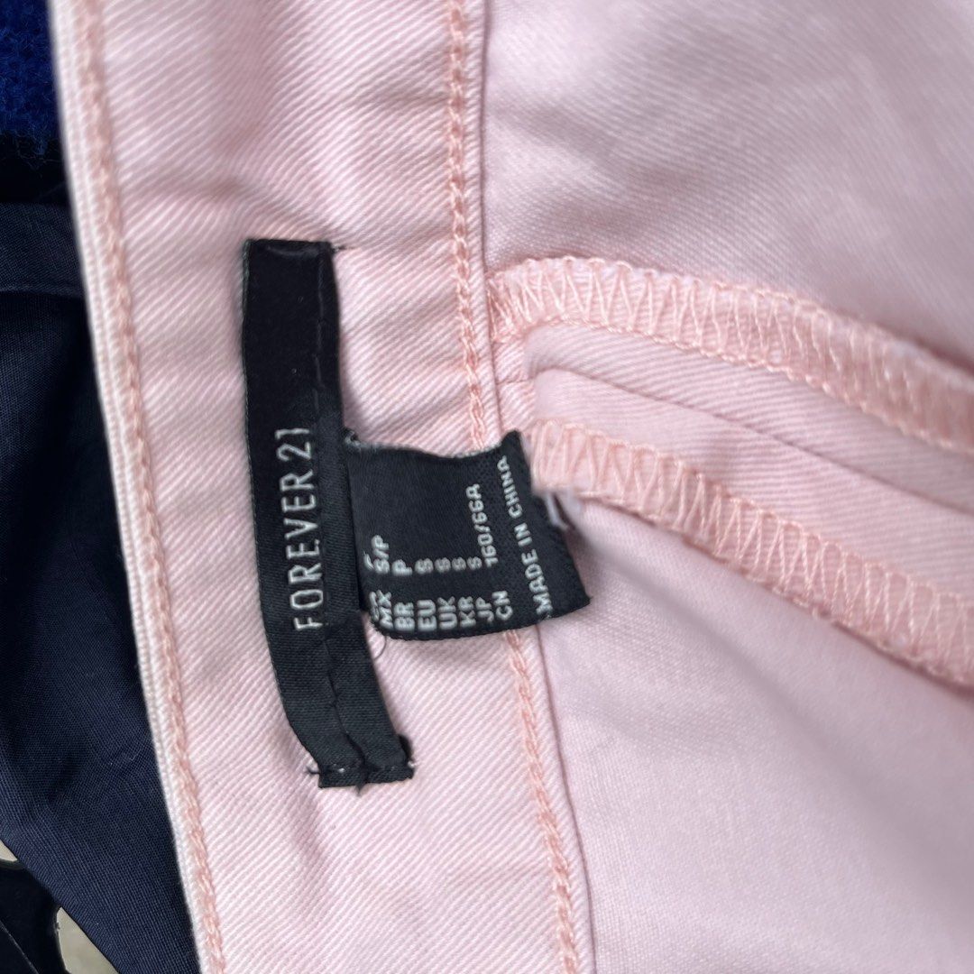 Forever 21 Skirt (Category: Skirts) located in Dinalupihan. Submitted by 6ickomode (Listing ID 1312325892, Image 3). Description: used once 🏷️ f21 baby pink skirt.