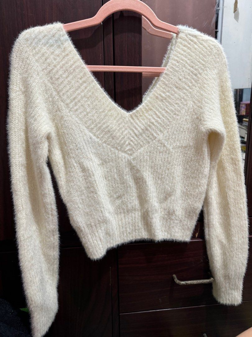 H&M fuzzy Sweater (Category: Longsleeves) located in Quezon City. Submitted by d.choice (Listing ID 1312422365, Image 1). Description: So soft, so fuzzy Selling because it is not my aesthetic anymore Can fit up to S-M.