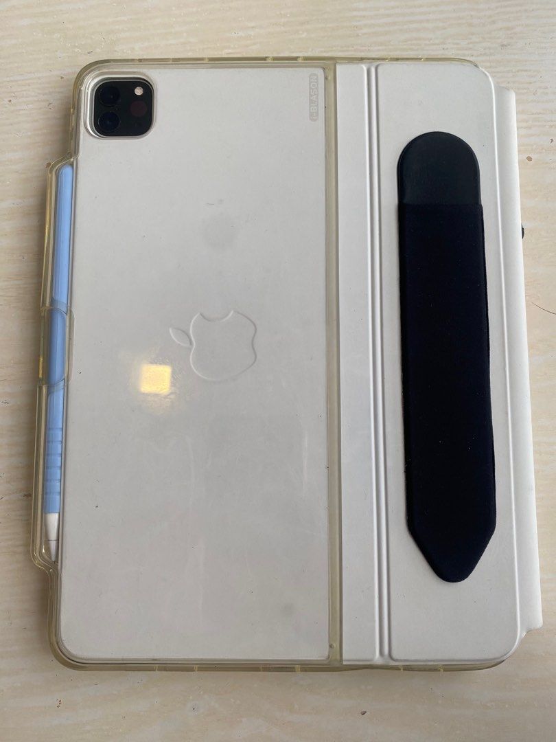 i-Blason Clear Case (for iPad Pro) (Category: Cases & Sleeves) located in Del Monte. Submitted by declutterwisa (Listing ID 1312311439, Image 3). Description: - Original Price: 800+ - Signs of usage - For 11 inch iPad - RFS: Upgrade Loc: Near UERM QC.