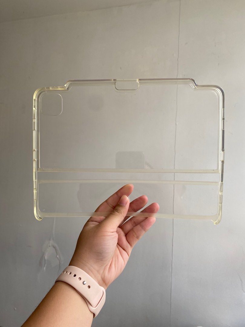 i-Blason Clear Case (for iPad Pro) (Category: Cases & Sleeves) located in Del Monte. Submitted by declutterwisa (Listing ID 1312311439, Image 1). Description: - Original Price: 800+ - Signs of usage - For 11 inch iPad - RFS: Upgrade Loc: Near UERM QC.