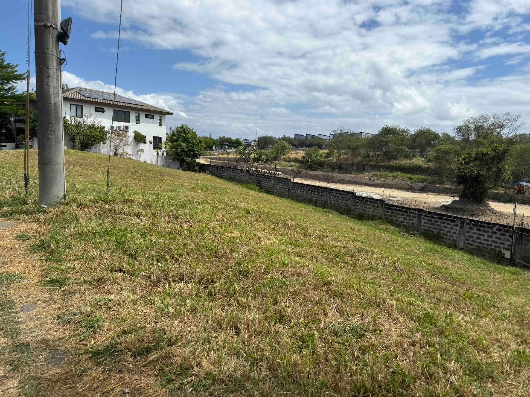 (Category: ) located in . Submitted by REMAXCapital (Listing ID 1312283060, Image 1). Description: .