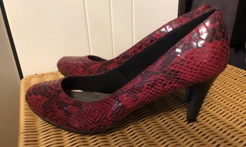 M S red shoes M S red velvet heels shoes Carousell