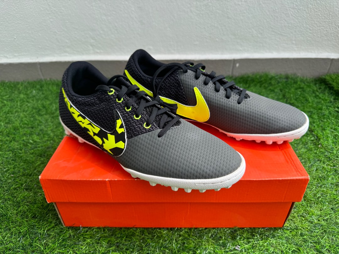 elastico futsal shoes
