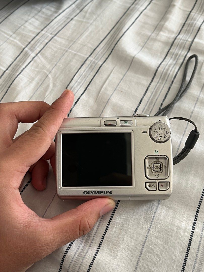 Olympus Fe-270 (Untested Unit) (Category: Cameras) located in Manila. Submitted by rayyyyyarchives (Listing ID 1312336988, Image 3). Description: Olympus Fe-270 - 7.1 megapixels -3x optical Zoom Issues: - untested unit (this unit may or may not work, I dont have the batteries for it so I can’t test it out) - Has a lot of scratches on the back part of the camera (can be seen on photos) - unit only (no charger, no battery) - sf should be shouldered