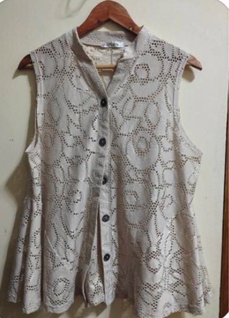 Preloved japan brand needs innerwear size large (Category: Blouses) located in Valenzuela. Submitted by gpe24 (Listing ID 1312367611, Image 1). Description: Preovwd japan size large.