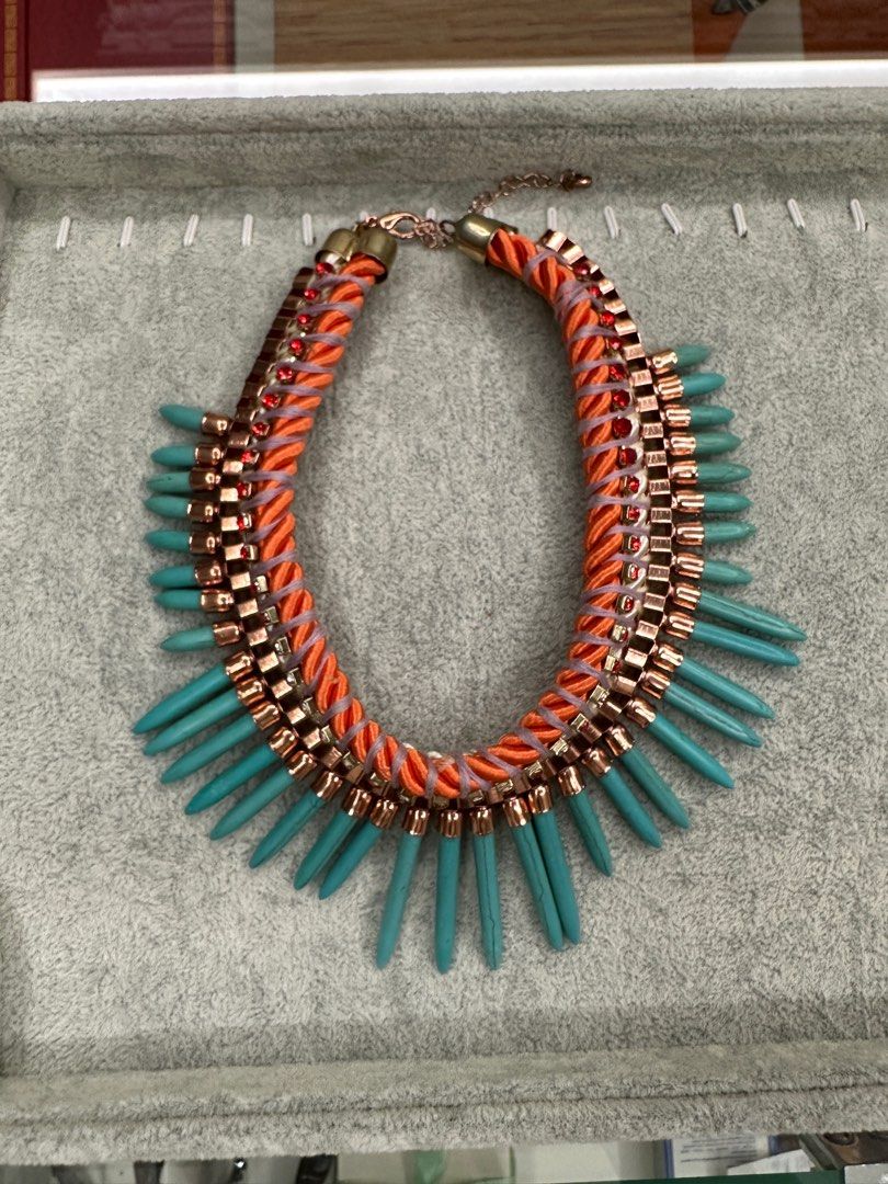 Statement Necklaces (Category: Necklaces) located in Shah Alam. Submitted by fionacst (Listing ID 1312439829, Image 1). Description: Mostly from Lovisa.